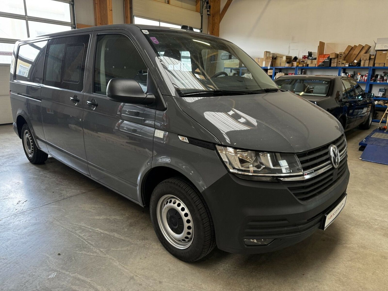 Volkswagen T6.1 lang 5-Sitzer 2.0 TDI 4Motion LKW - Kis furgon: 1 kép. Volkswagen T6.1 lang 5-Sitzer 2.0 TDI 4Motion LKW - Kis furgon: 1 kép.