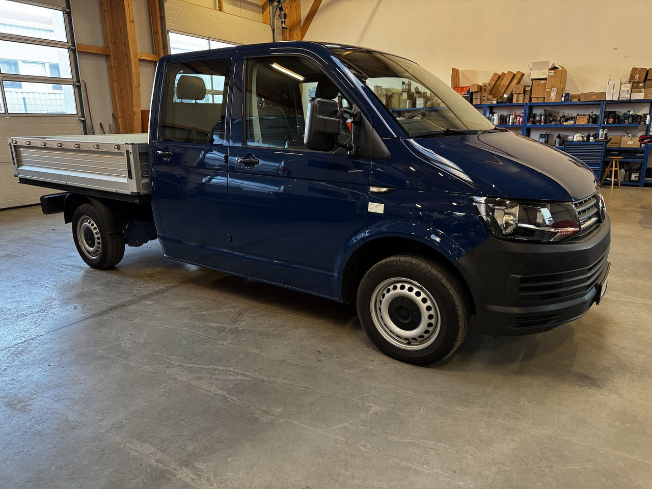 Volkswagen T6 Doka Pritsche 2.0 TDI 4Motion 4x4 indienblau - Platós kisteherautó: 4 kép. Volkswagen T6 Doka Pritsche 2.0 TDI 4Motion 4x4 indienblau - Platós kisteherautó: 4 kép.