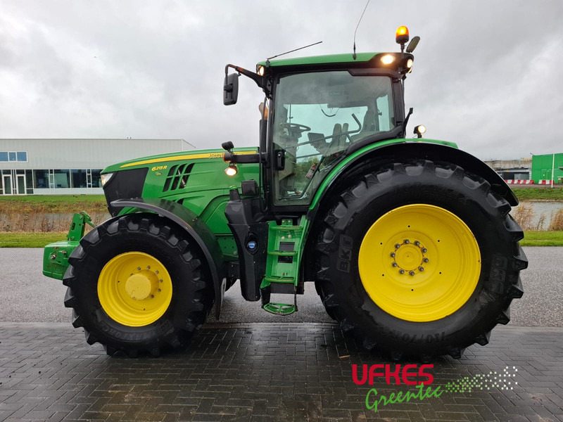 John Deere 6215 R - Traktor: 2 kép. John Deere 6215 R - Traktor: 2 kép.