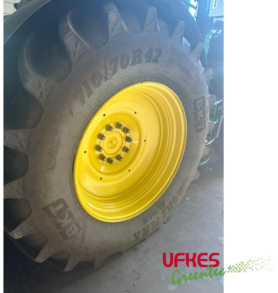 John Deere 6215 R - Traktor: 2 kép. John Deere 6215 R - Traktor: 2 kép.