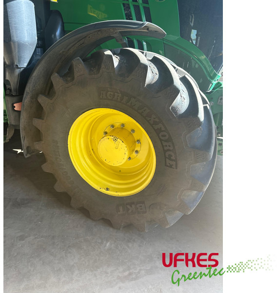 John Deere 6215 R - Traktor: 3 kép. John Deere 6215 R - Traktor: 3 kép.