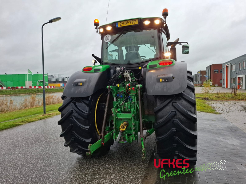 John Deere 6215 R - Traktor: 5 kép. John Deere 6215 R - Traktor: 5 kép.