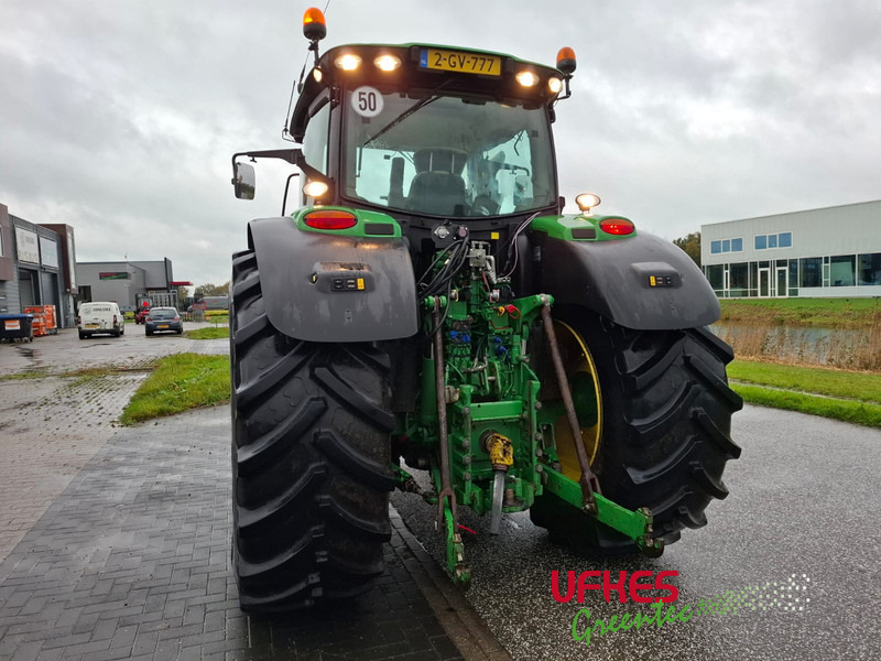 John Deere 6215 R - Traktor: 4 kép. John Deere 6215 R - Traktor: 4 kép.