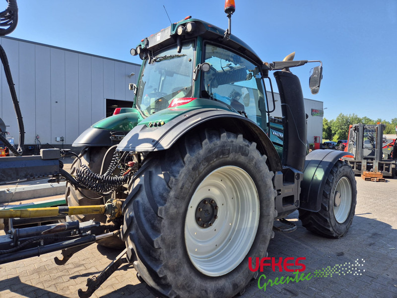 Valtra T 194 Direct TwinTrac - Traktor: 2 kép. Valtra T 194 Direct TwinTrac - Traktor: 2 kép.