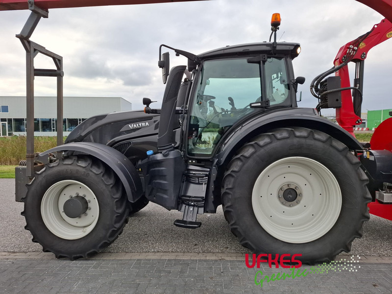 Valtra T 234 Direct TwinTrac - Traktor: 2 kép. Valtra T 234 Direct TwinTrac - Traktor: 2 kép.