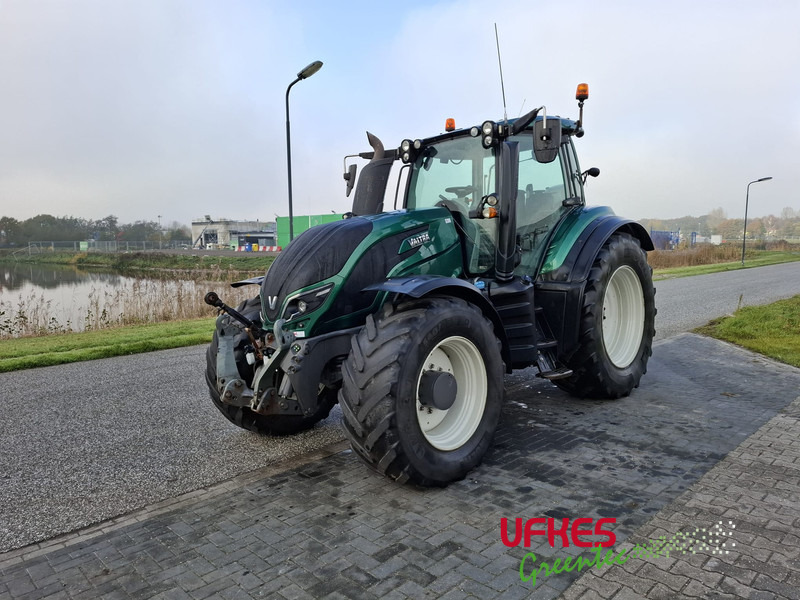Valtra T194 D TwinTrack - Traktor: 2 kép. Valtra T194 D TwinTrack - Traktor: 2 kép.