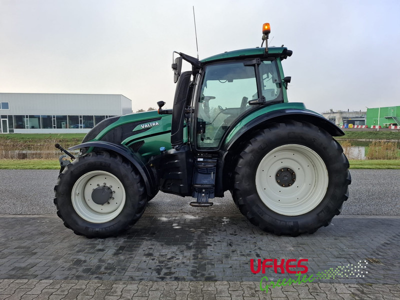 Valtra T194 D TwinTrack - Traktor: 5 kép. Valtra T194 D TwinTrack - Traktor: 5 kép.