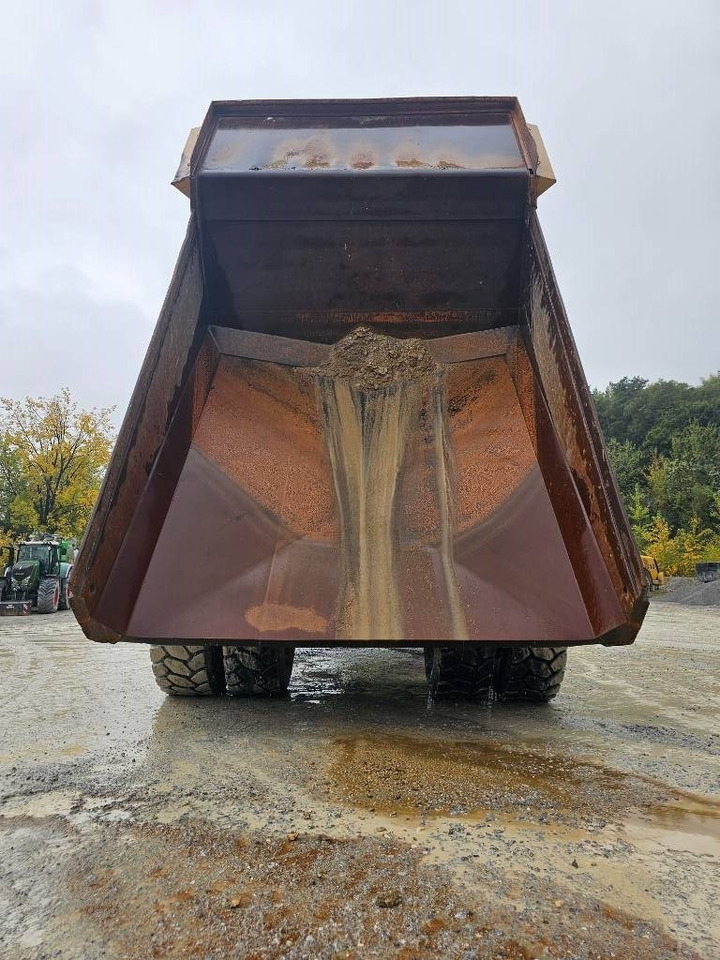 CAT 777 D - Bánya teherautó: 5 kép. CAT 777 D - Bánya teherautó: 5 kép.