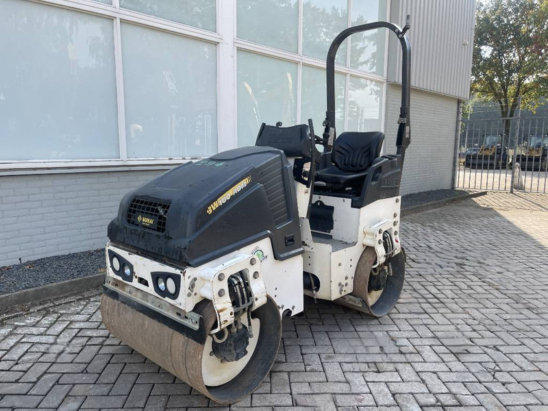 Bomag BW 100 AD M-5 - Henger: 1 kép. Bomag BW 100 AD M-5 - Henger: 1 kép.