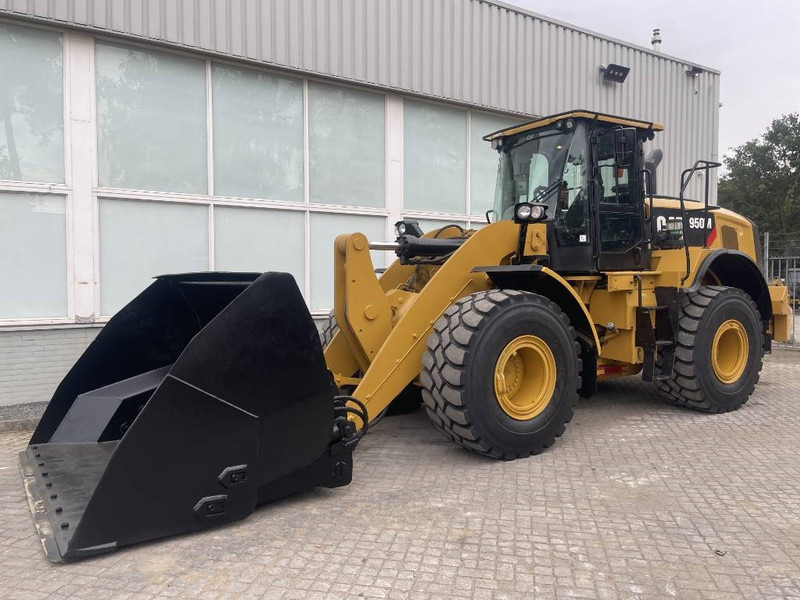Cat 950 M 2019 - Gumikerekes homlokrakodó: 2 kép. Cat 950 M 2019 - Gumikerekes homlokrakodó: 2 kép.
