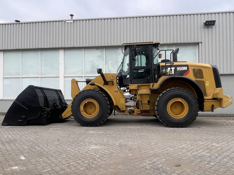 Cat 950 M 2019 - Gumikerekes homlokrakodó: 3 kép. Cat 950 M 2019 - Gumikerekes homlokrakodó: 3 kép.