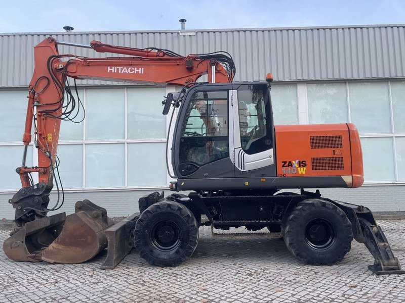 Hitachi ZX 140 W-3 - Gumikerekes kotró: 3 kép. Hitachi ZX 140 W-3 - Gumikerekes kotró: 3 kép.