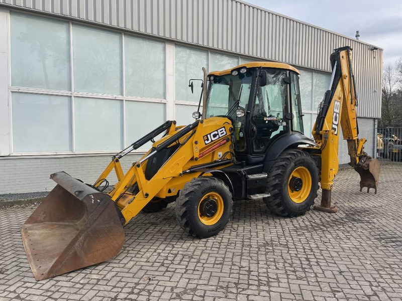 JCB 3 CX 2016 - Kotrórakodó: 1 kép. JCB 3 CX 2016 - Kotrórakodó: 1 kép.