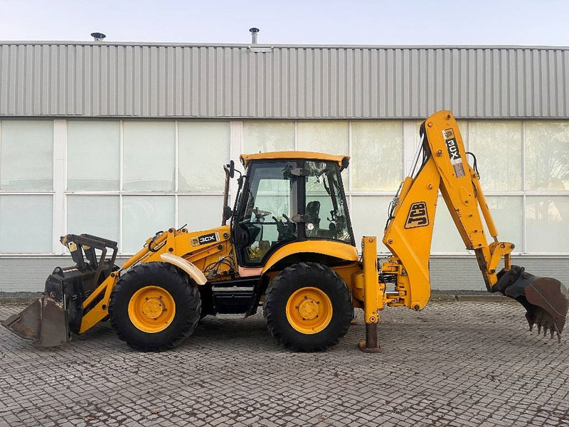 JCB 3 CX Super - Kotrórakodó: 3 kép. JCB 3 CX Super - Kotrórakodó: 3 kép.