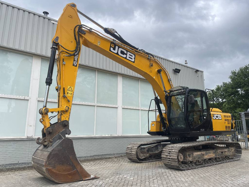JCB JS 210 LC 4F 2017 CE - Lánctalpas kotró: 2 kép. JCB JS 210 LC 4F 2017 CE - Lánctalpas kotró: 2 kép.