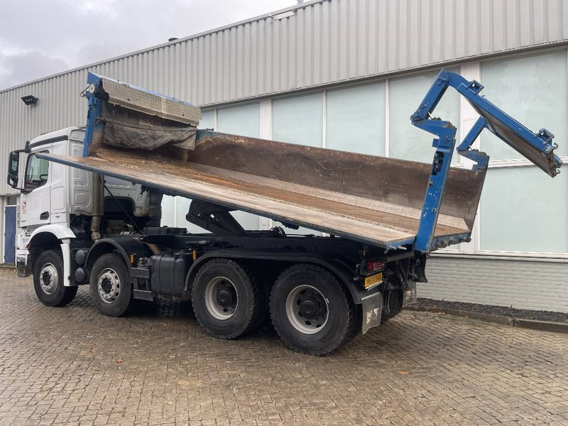 Mercedes-Benz Arocs 4145 8x4 2016 Euro 6 - Billenőplatós teherautó: 5 kép. Mercedes-Benz Arocs 4145 8x4 2016 Euro 6 - Billenőplatós teherautó: 5 kép.