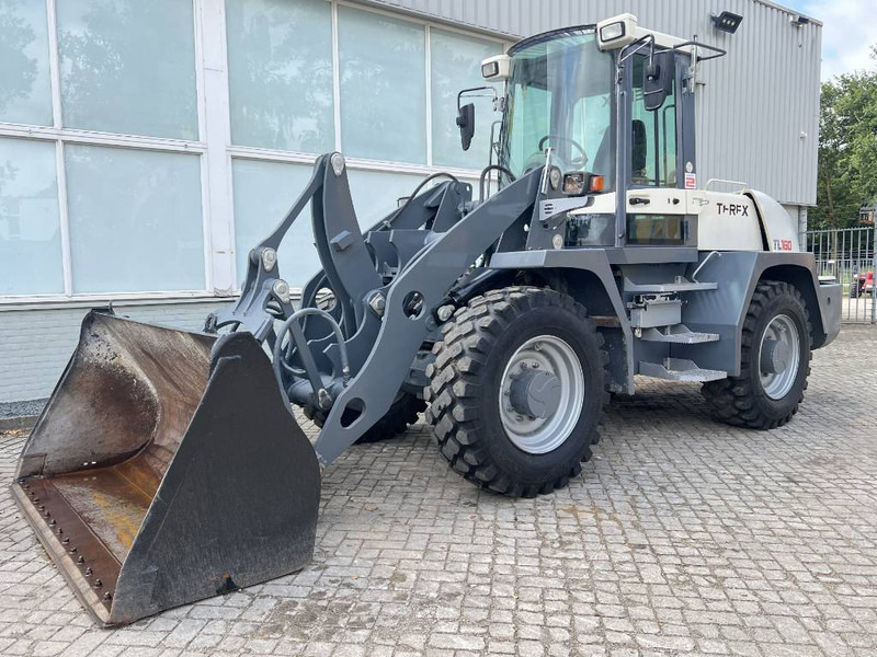 Terex TL 160 2016 - Gumikerekes homlokrakodó: 1 kép. Terex TL 160 2016 - Gumikerekes homlokrakodó: 1 kép.