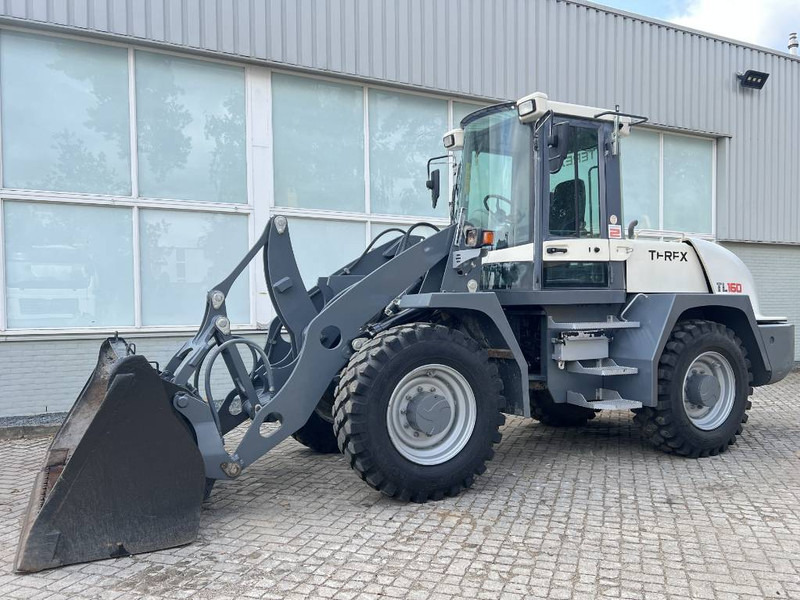 Terex TL 160 2016 - Gumikerekes homlokrakodó: 2 kép. Terex TL 160 2016 - Gumikerekes homlokrakodó: 2 kép.