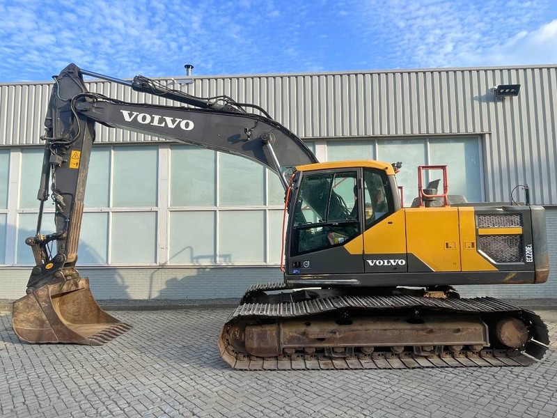 Volvo EC 220 EL 2016 TOPCON 3D GPS - Lánctalpas kotró: 2 kép. Volvo EC 220 EL 2016 TOPCON 3D GPS - Lánctalpas kotró: 2 kép.
