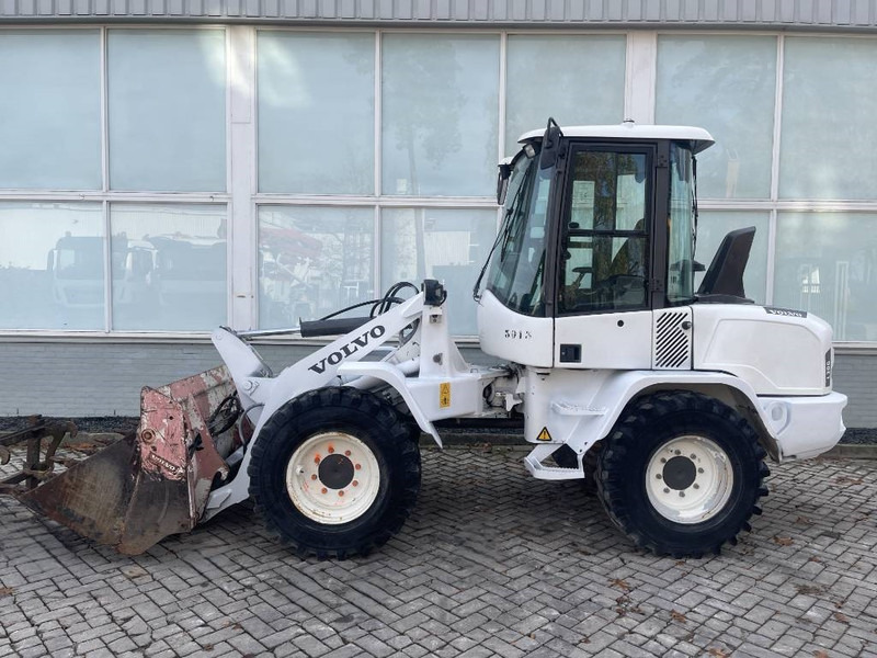 Volvo L 30 G 2020 CE - Gumikerekes homlokrakodó: 3 kép. Volvo L 30 G 2020 CE - Gumikerekes homlokrakodó: 3 kép.