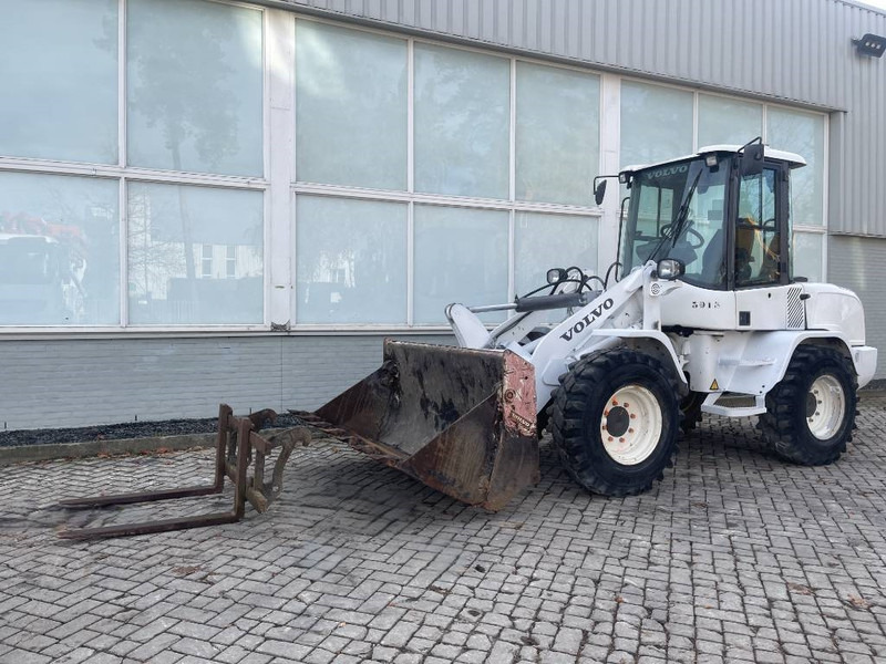 Volvo L 30 G 2020 CE - Gumikerekes homlokrakodó: 2 kép. Volvo L 30 G 2020 CE - Gumikerekes homlokrakodó: 2 kép.