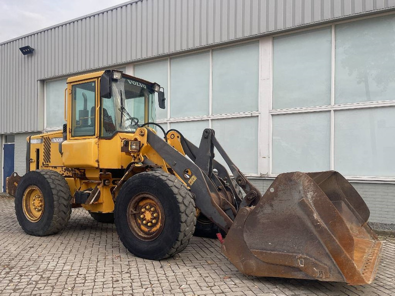 Volvo L 50 D - Gumikerekes homlokrakodó: 4 kép. Volvo L 50 D - Gumikerekes homlokrakodó: 4 kép.