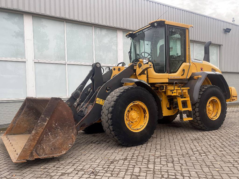 Volvo L 60 G - Gumikerekes homlokrakodó: 1 kép. Volvo L 60 G - Gumikerekes homlokrakodó: 1 kép.