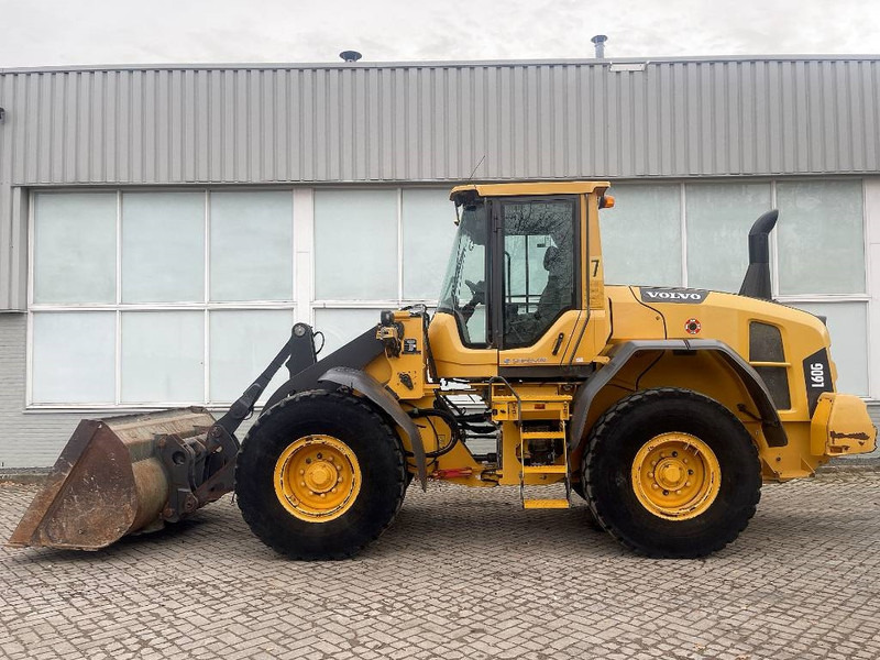 Volvo L 60 G - Gumikerekes homlokrakodó: 3 kép. Volvo L 60 G - Gumikerekes homlokrakodó: 3 kép.