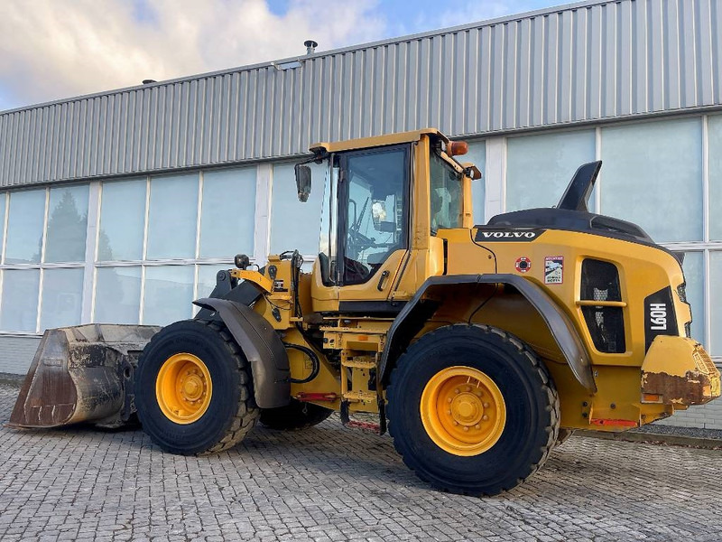 Volvo L 60 H (ONLY 5667H) - Gumikerekes homlokrakodó: 4 kép. Volvo L 60 H (ONLY 5667H) - Gumikerekes homlokrakodó: 4 kép.