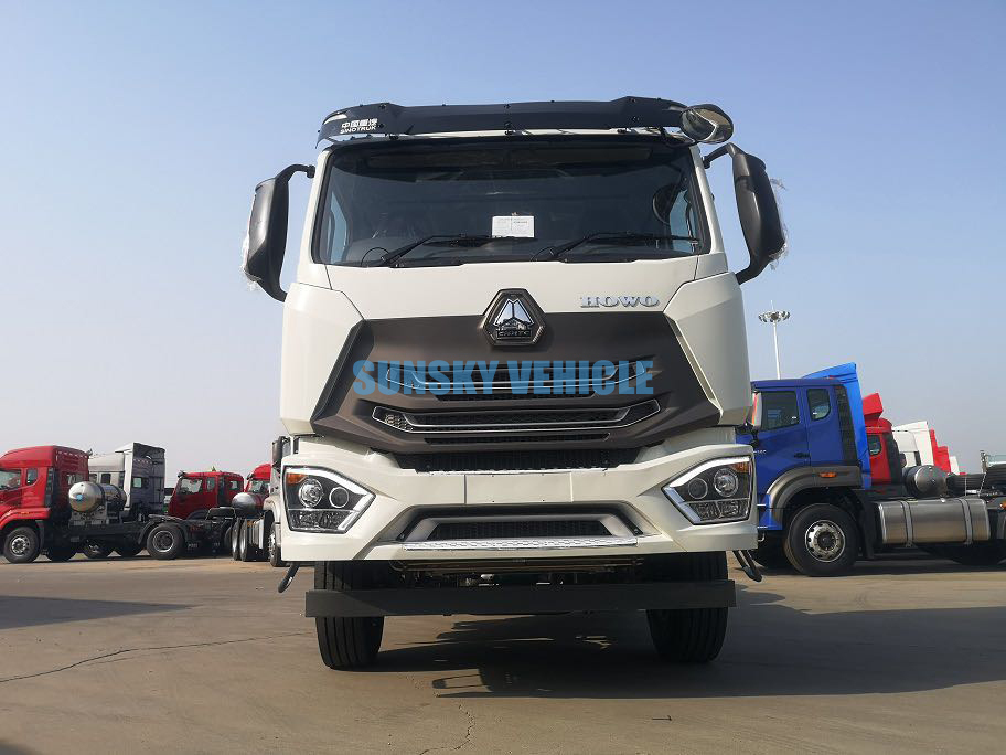 HOWO HOHAN 380HP/430HP 6X4 Tractor Head - Nyergesvontató: 4 kép. HOWO HOHAN 380HP/430HP 6X4 Tractor Head - Nyergesvontató: 4 kép.