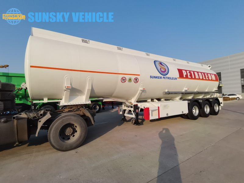 SUNSKY Fuel Tanker for sale - Tartályos félpótkocsi: 1 kép. SUNSKY Fuel Tanker for sale - Tartályos félpótkocsi: 1 kép.