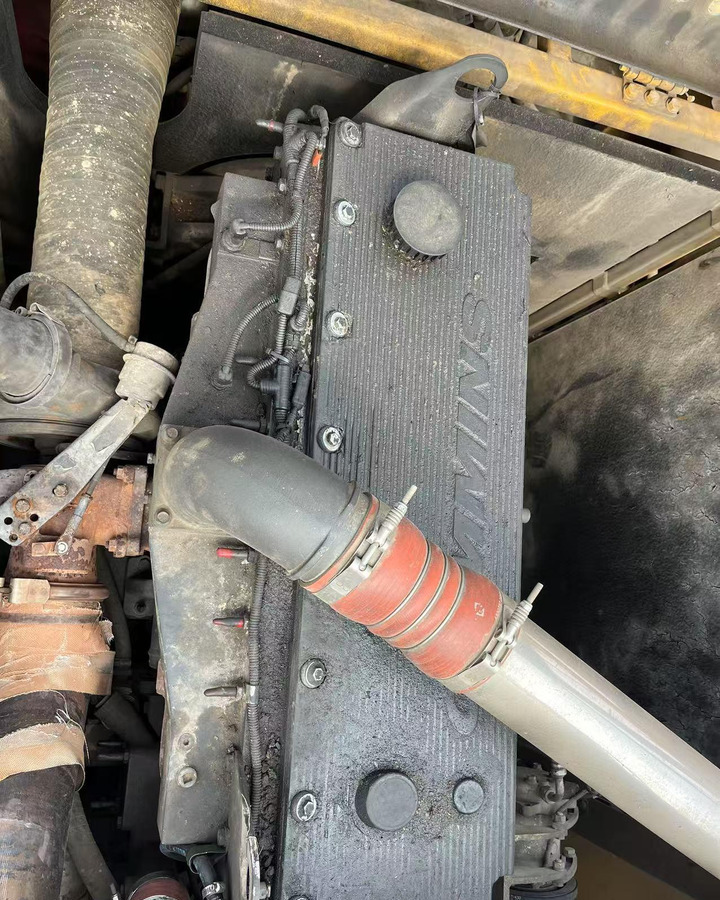 XCMG 2020 XRS1050 used crawler rotary drilling rig machine - Fúrógép: 3 kép. XCMG 2020 XRS1050 used crawler rotary drilling rig machine - Fúrógép: 3 kép.