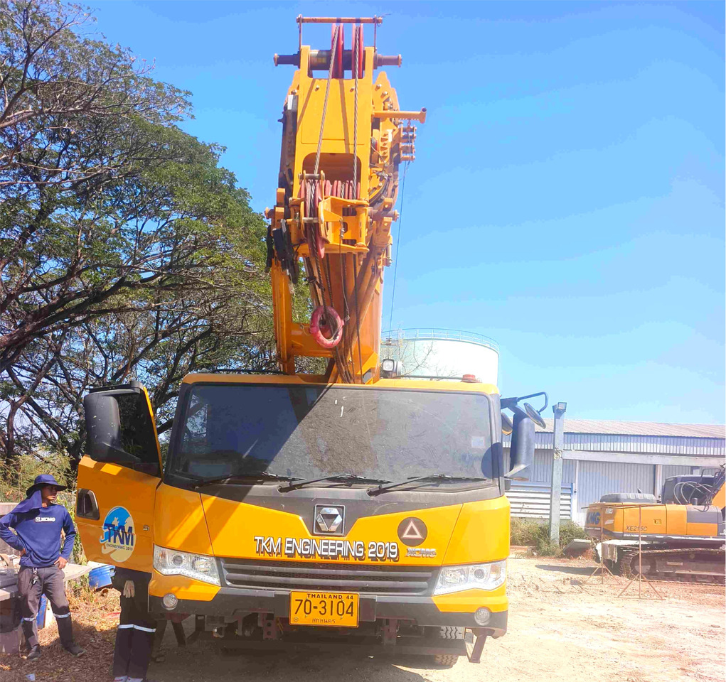 XCMG 2020 certified used 60ton truck crane XCT60_Y price - Autódaru: 4 kép. XCMG 2020 certified used 60ton truck crane XCT60_Y price - Autódaru: 4 kép.
