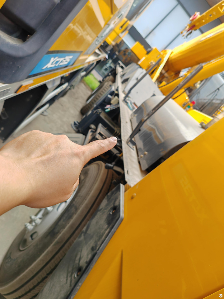 XCMG 2020 certified used 60ton truck crane XCT60_Y price - Autódaru: 5 kép. XCMG 2020 certified used 60ton truck crane XCT60_Y price - Autódaru: 5 kép.