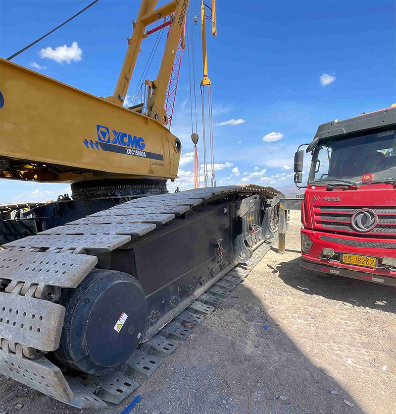 XCMG 2022 XGC15000A used hydraulic crawler crane for sale - Lánctalpas daru: 4 kép. XCMG 2022 XGC15000A used hydraulic crawler crane for sale - Lánctalpas daru: 4 kép.