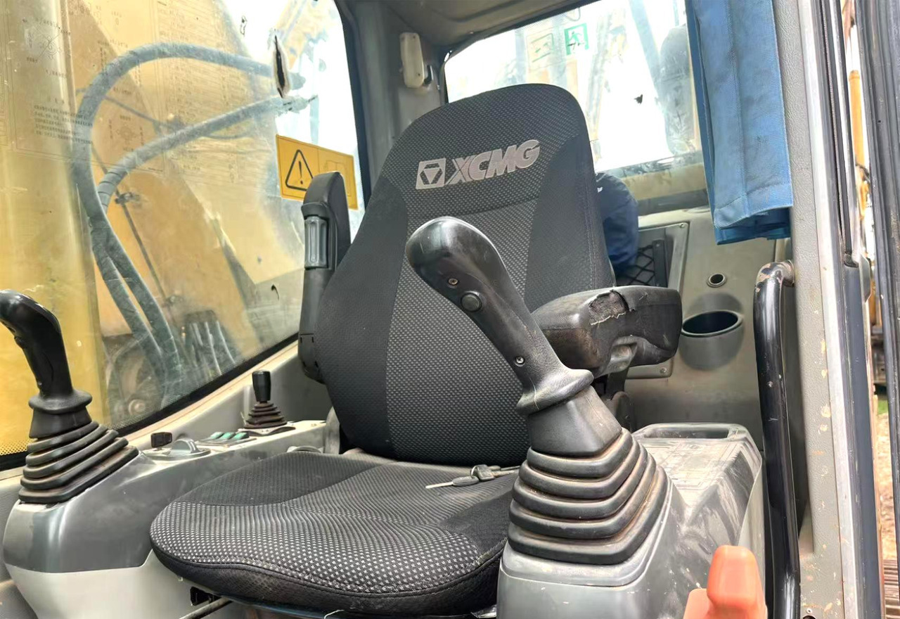 XCMG 2022 official used rotary drilling rig XR220D 67M price - Fúrógép: 3 kép. XCMG 2022 official used rotary drilling rig XR220D 67M price - Fúrógép: 3 kép.