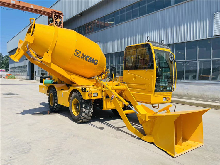 XCMG 4m3 Self-Loading Mobile Concrete Mixer Truck Automatic Concrete Mixer for Sale - Betonkeverő: 4 kép. XCMG 4m3 Self-Loading Mobile Concrete Mixer Truck Automatic Concrete Mixer for Sale - Betonkeverő: 4 kép.