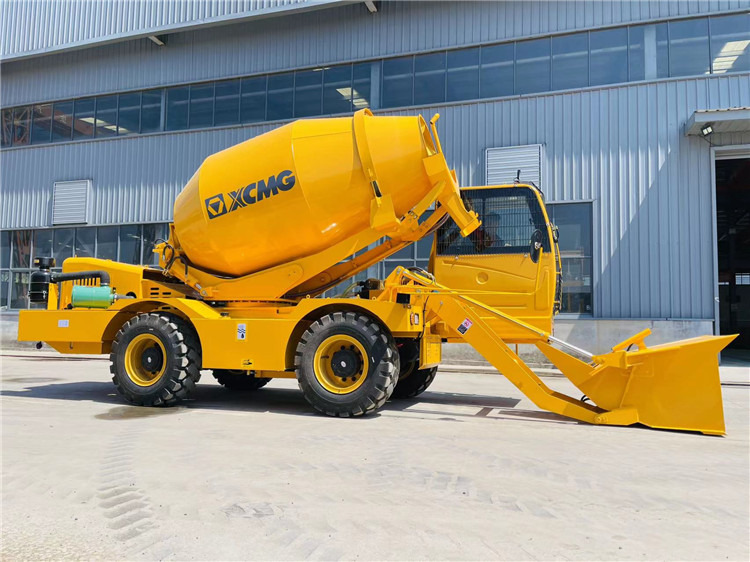 XCMG 4m3 Self-Loading Mobile Concrete Mixer Truck Automatic Concrete Mixer for Sale - Betonkeverő: 3 kép. XCMG 4m3 Self-Loading Mobile Concrete Mixer Truck Automatic Concrete Mixer for Sale - Betonkeverő: 3 kép.