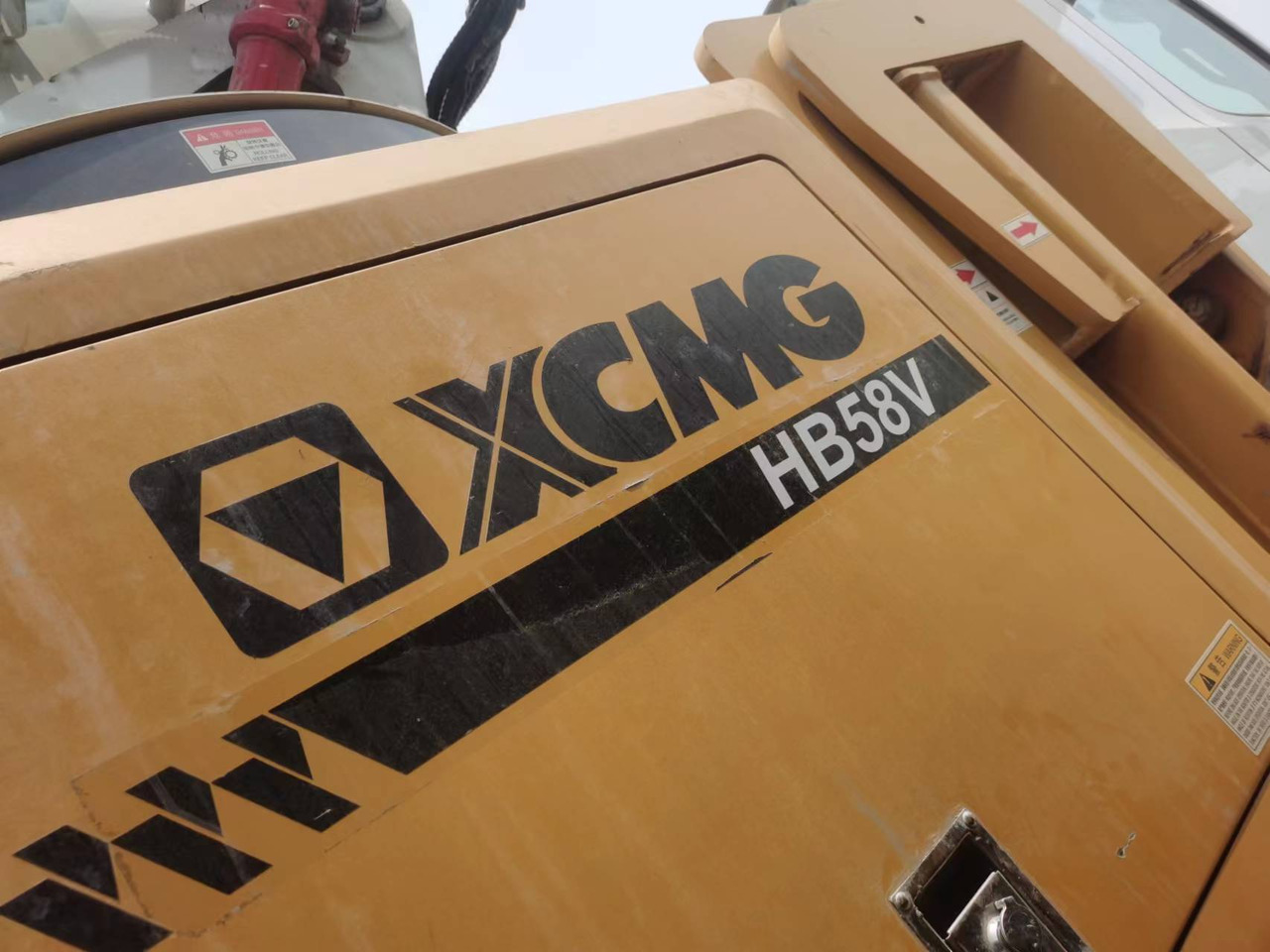 XCMG Concrete Lifting Equipment HB58V 58m Used Concrete Pump Truck with Best Price - Betonpumpa: 5 kép. XCMG Concrete Lifting Equipment HB58V 58m Used Concrete Pump Truck with Best Price - Betonpumpa: 5 kép.