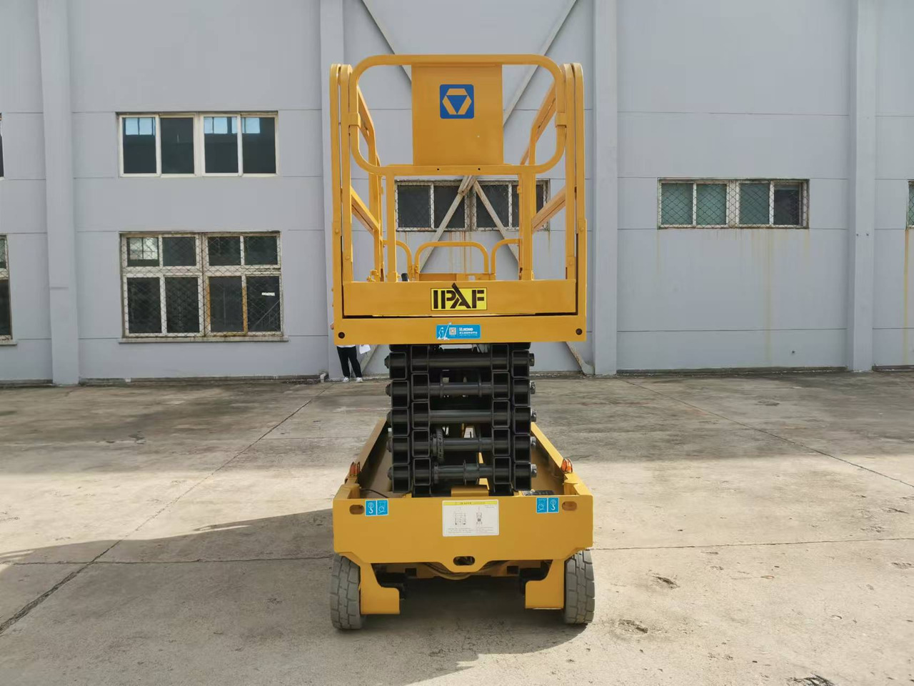 XCMG Official 12m Used Self Propelled Scissor Lift GTJZ1212 Aerial Work Platforms For Sale - Ollós emelő: 4 kép. XCMG Official 12m Used Self Propelled Scissor Lift GTJZ1212 Aerial Work Platforms For Sale - Ollós emelő: 4 kép.