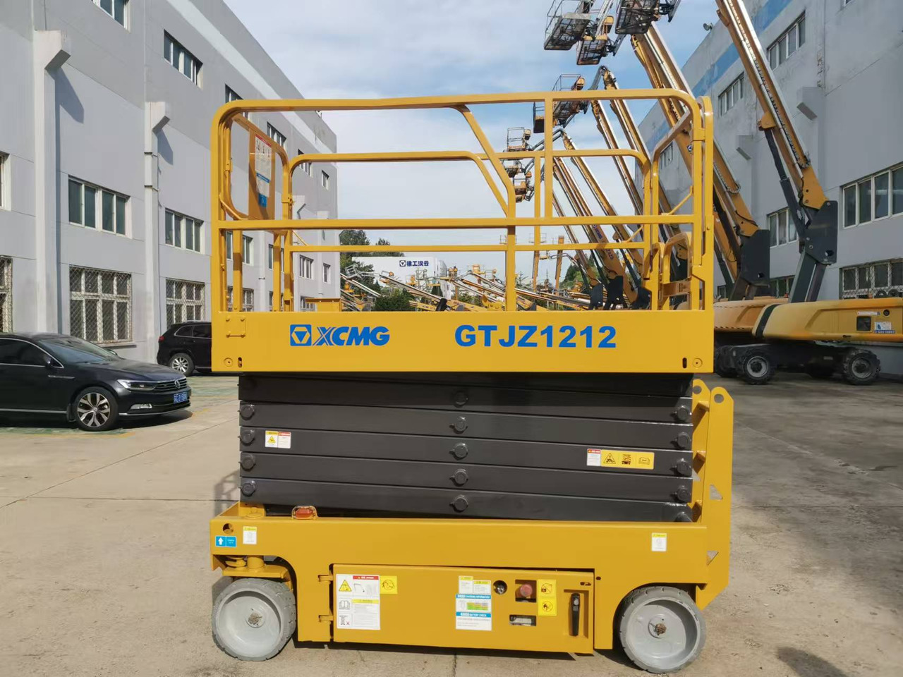 XCMG Official 12m Used Self Propelled Scissor Lift GTJZ1212 Aerial Work Platforms For Sale - Ollós emelő: 3 kép. XCMG Official 12m Used Self Propelled Scissor Lift GTJZ1212 Aerial Work Platforms For Sale - Ollós emelő: 3 kép.