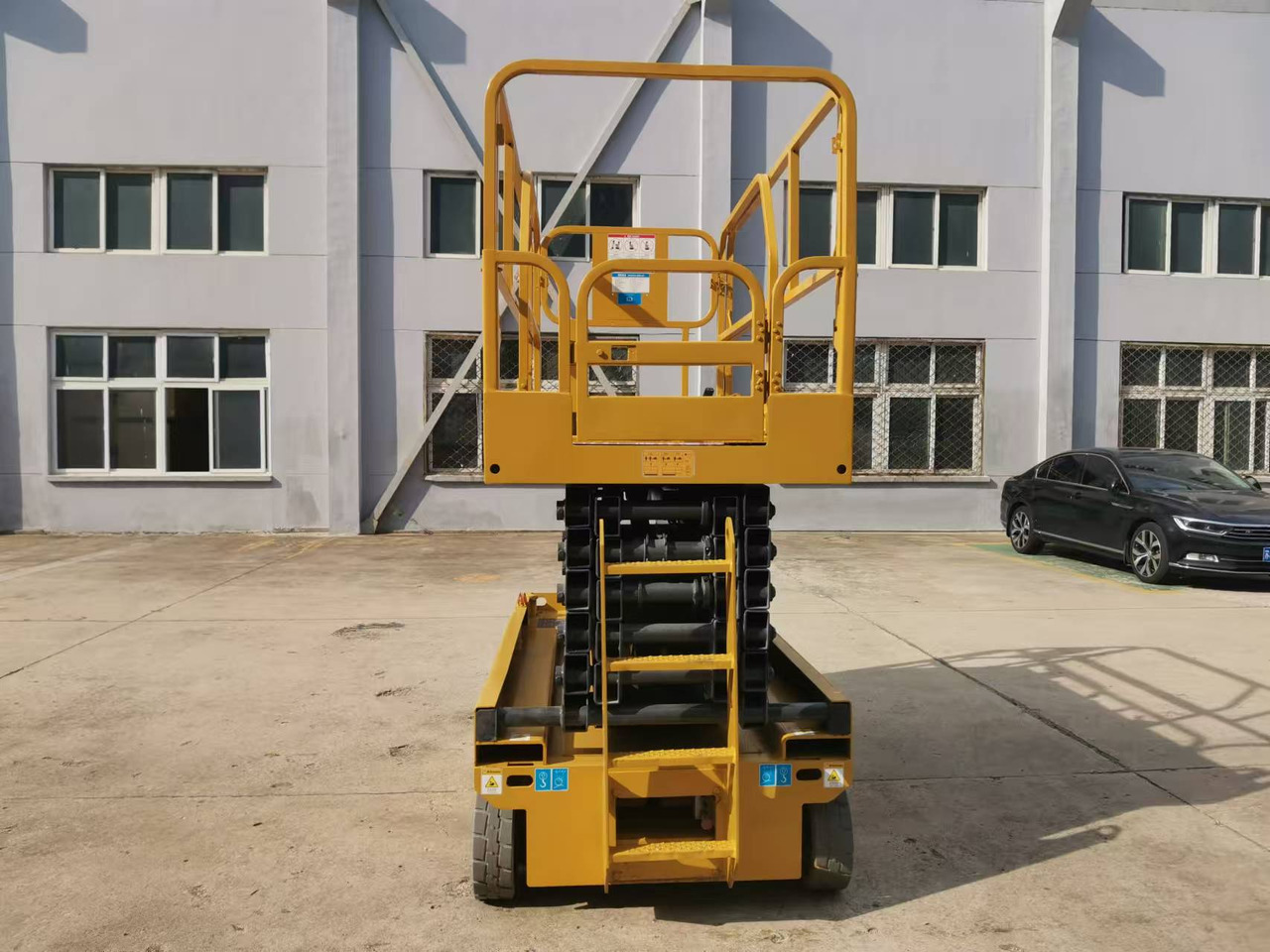 XCMG Official 12m Used Self Propelled Scissor Lift GTJZ1212 Aerial Work Platforms For Sale - Ollós emelő: 2 kép. XCMG Official 12m Used Self Propelled Scissor Lift GTJZ1212 Aerial Work Platforms For Sale - Ollós emelő: 2 kép.