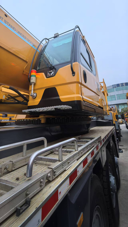 XCMG Official 130 ton Used Mobile Crane XCT130_1 Hydraulic Crane Price List - Autódaru: 4 kép. XCMG Official 130 ton Used Mobile Crane XCT130_1 Hydraulic Crane Price List - Autódaru: 4 kép.