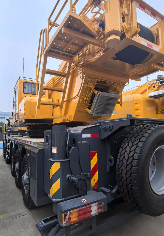 XCMG Official 130 ton Used Mobile Crane XCT130_1 Hydraulic Crane Price List - Autódaru: 2 kép. XCMG Official 130 ton Used Mobile Crane XCT130_1 Hydraulic Crane Price List - Autódaru: 2 kép.