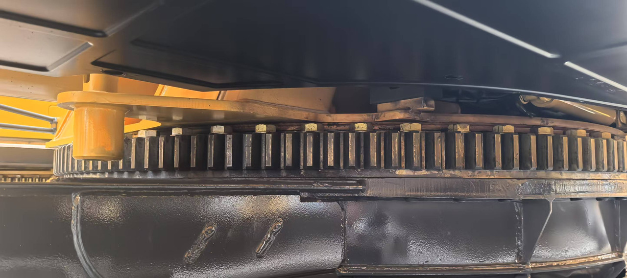 XCMG Official 130 ton Used Mobile Crane XCT130_1 Hydraulic Crane Price List - Autódaru: 5 kép. XCMG Official 130 ton Used Mobile Crane XCT130_1 Hydraulic Crane Price List - Autódaru: 5 kép.