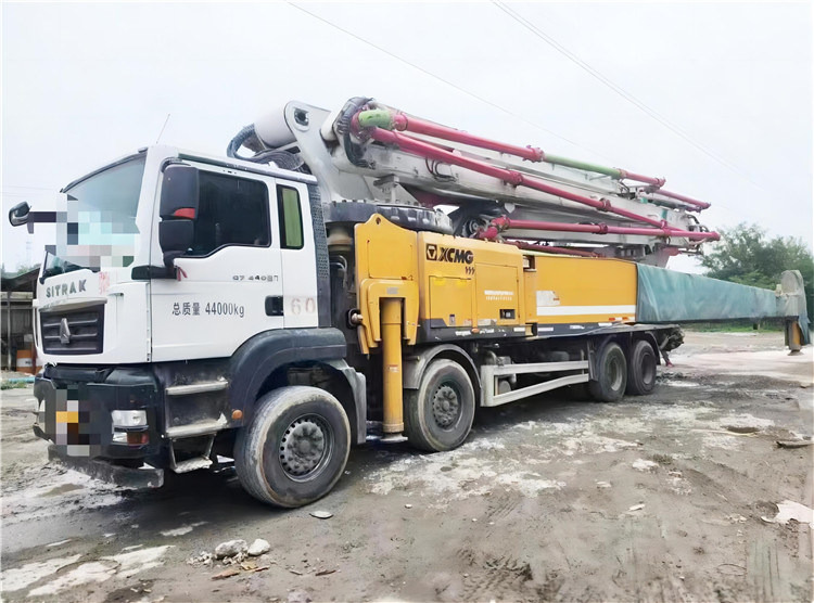 XCMG Official 2021 Year Hb62V Construction Machinery 62m Used Concrete Pump Truck for Sale - Betonpumpa: 2 kép. XCMG Official 2021 Year Hb62V Construction Machinery 62m Used Concrete Pump Truck for Sale - Betonpumpa: 2 kép.