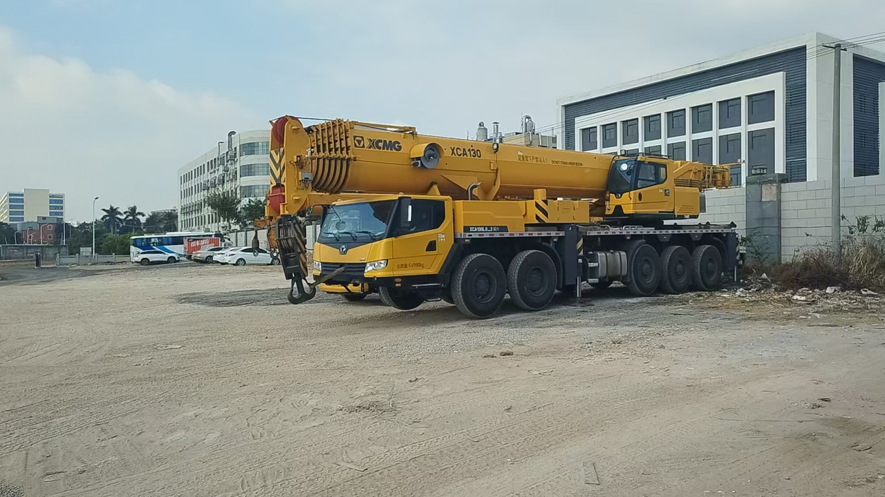 XCMG Official 2024 Year Second Hand Hydraulic Crane XCA130L8_2 130T Mobile All Terrain Crane For Sale - Terepjáró autódaru: 3 kép. XCMG Official 2024 Year Second Hand Hydraulic Crane XCA130L8_2 130T Mobile All Terrain Crane For Sale - Terepjáró autódaru: 3 kép.