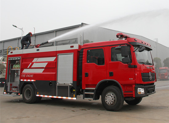 XCMG Official 2024 Year Used Fire Fighting Truck YZR5110 China Water Tank Fire Rescue Truck For Sale - Tűzoltóautó: 2 kép. XCMG Official 2024 Year Used Fire Fighting Truck YZR5110 China Water Tank Fire Rescue Truck For Sale - Tűzoltóautó: 2 kép.