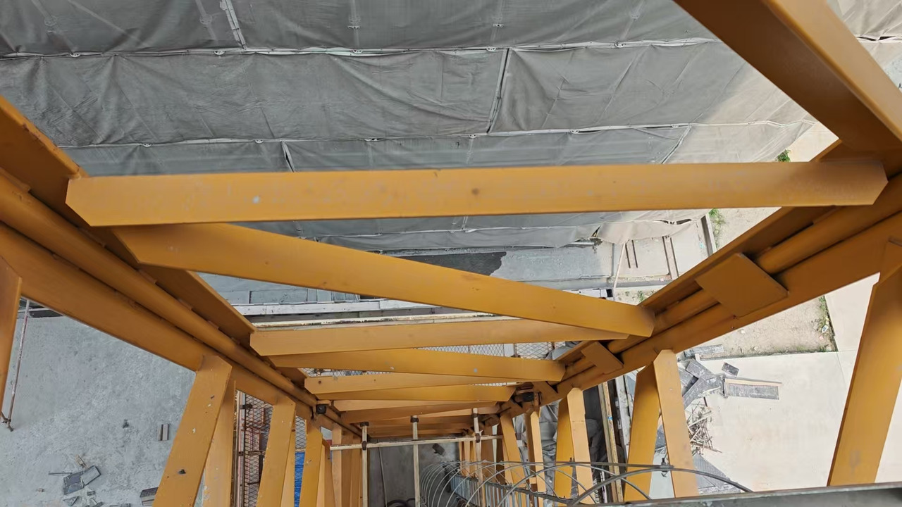 XCMG Official 20t XGT360-20S1 High Efficient Used Flat-top Tower Crane In Good Condition - Toronydaru: 3 kép. XCMG Official 20t XGT360-20S1 High Efficient Used Flat-top Tower Crane In Good Condition - Toronydaru: 3 kép.