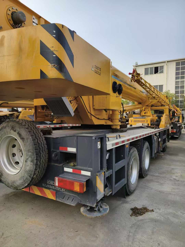 XCMG Official 25 Ton Small Truck Crane QY25K5D-3 Used Mobile Crane Machine With Cheap Price - Autódaru: 4 kép. XCMG Official 25 Ton Small Truck Crane QY25K5D-3 Used Mobile Crane Machine With Cheap Price - Autódaru: 4 kép.
